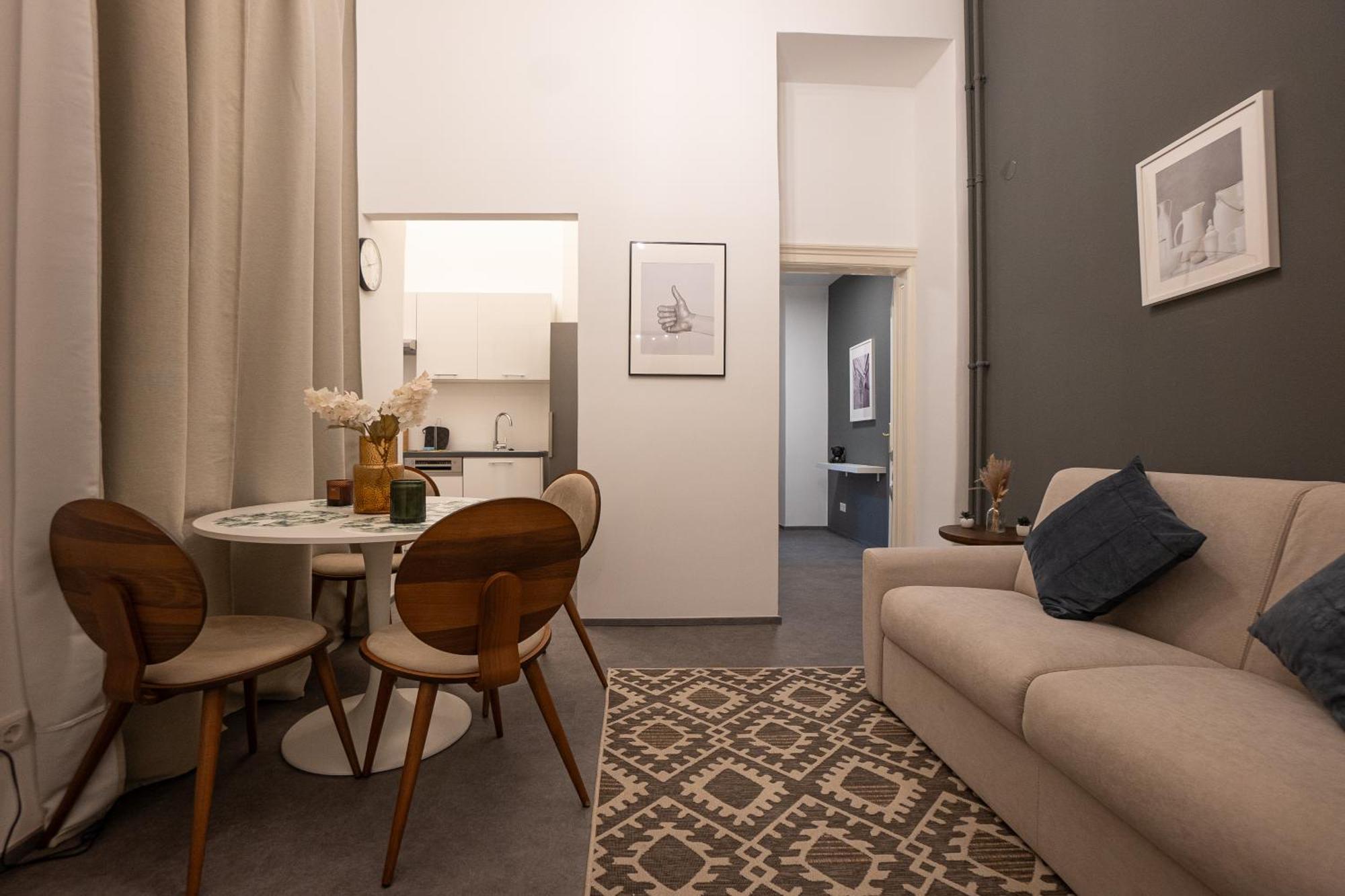 Apartamento 2-room In A 1st District Of *